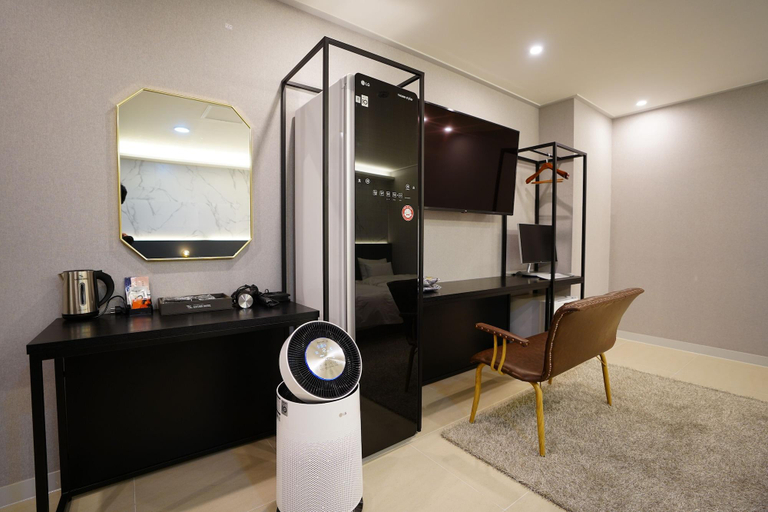 Room 2, Saturn Hotel, Seongdong