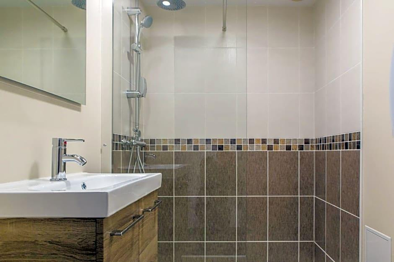 Bathroom 5, Hotel De La Seine, Seine-Maritime