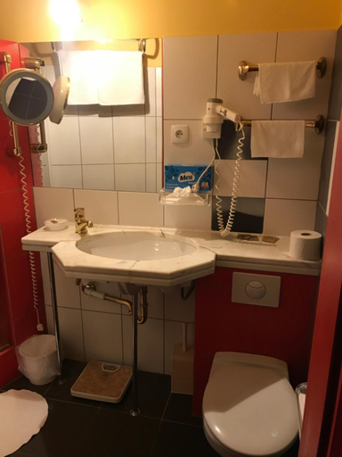 Bathroom 3, Hotel Podzamcze, Tarnów City