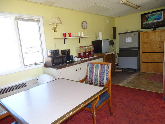 Public Area 3, Rivers Inn Fort Madison, Lee
