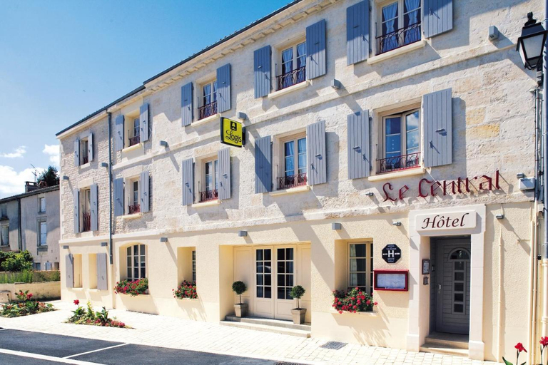 Exterior & Views 1, Logis Hotel Le Central, Deux-Sèvres