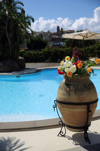 Pool 3, Residence La Giara, Messina