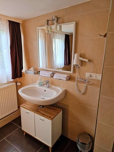 Bathroom 3, H5 Hotel Bremen, Bremen