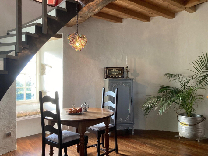 Room 4, Cha Teau De La Preuille, Vendée