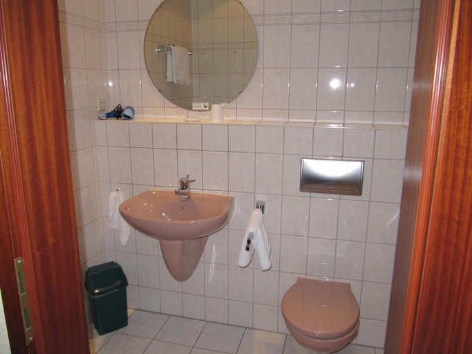 Bathroom 3, Hotel Wettin, Vogtlandkreis