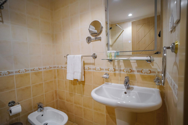 Bathroom 5, EMMAR AL NOOR, Makkah