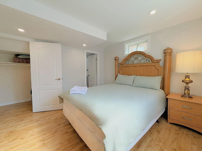 Room 5, Cozy Home In Richmond Hill With Free Parking, York