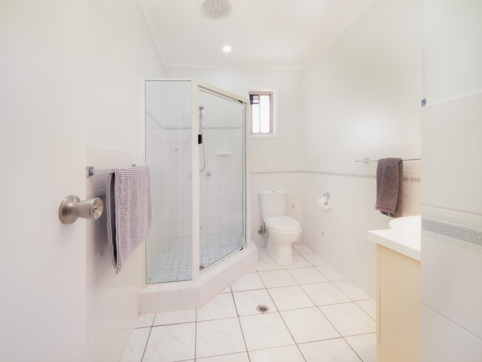 Bathroom 3, Boyne Island Motel and Villas, Calliope - Pt A