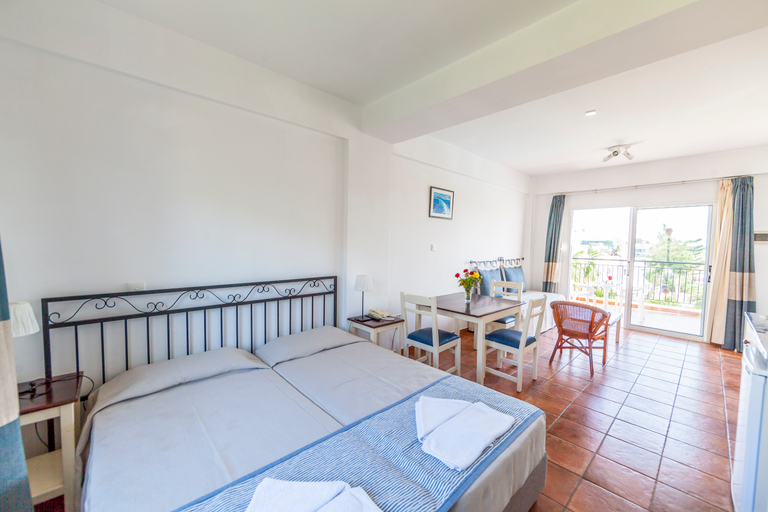 Bedroom 4, Andreotis Hotel Apts