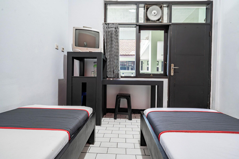 Room 2, Collection O Tasikmalaya Near Stadium Wiradadaha, Tasikmalaya