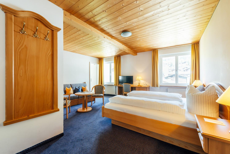 Bedroom 3, Hotel Restaurant Bellevue, Imboden