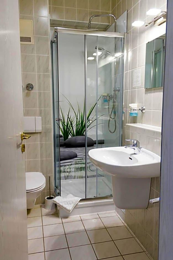 Bathroom 4, Hotel Landsberg, Saalekreis