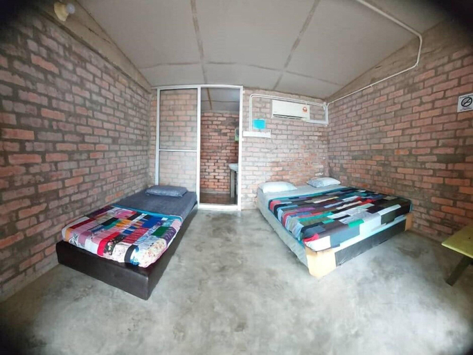 Room 5, Home 90641 Naga Puri Beach Retreat, Kuala Penyu