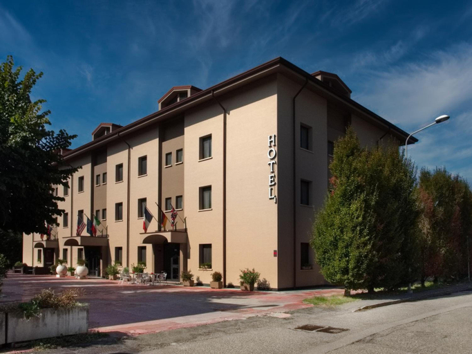 Exterior & Views 2, Hotel Versailles, Parma