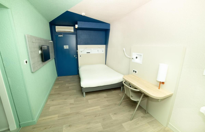 Bedroom 3, Accueil Hotel Besançon, Doubs