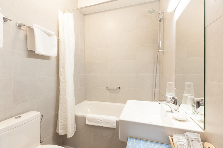 Bathroom 3, Hotel Loreto, West-Vlaanderen