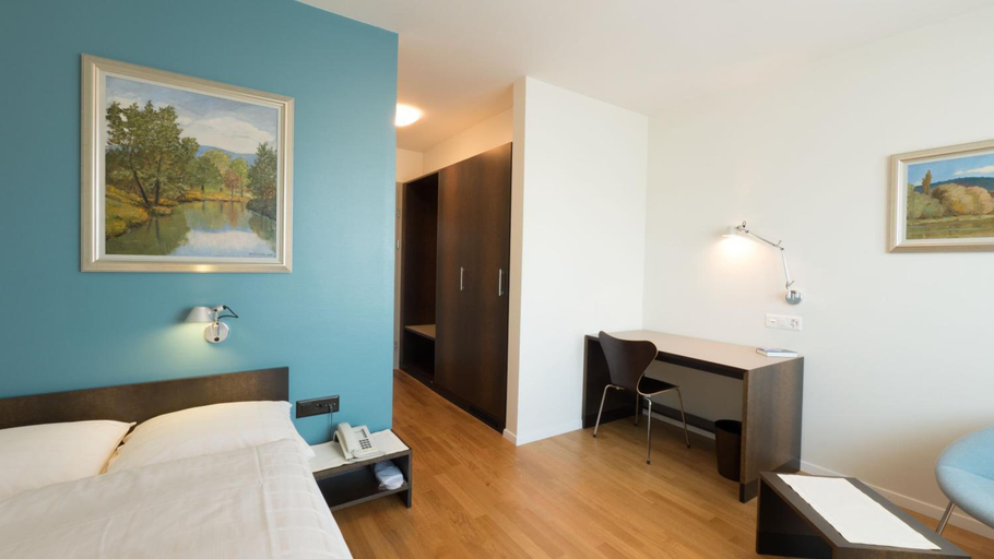 Bedroom 2, Hotel Terminus Brugg, Brugg