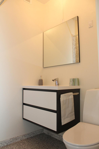 Bathroom 3, Lyng Dal Hotel Og Restaurant, Skanderborg