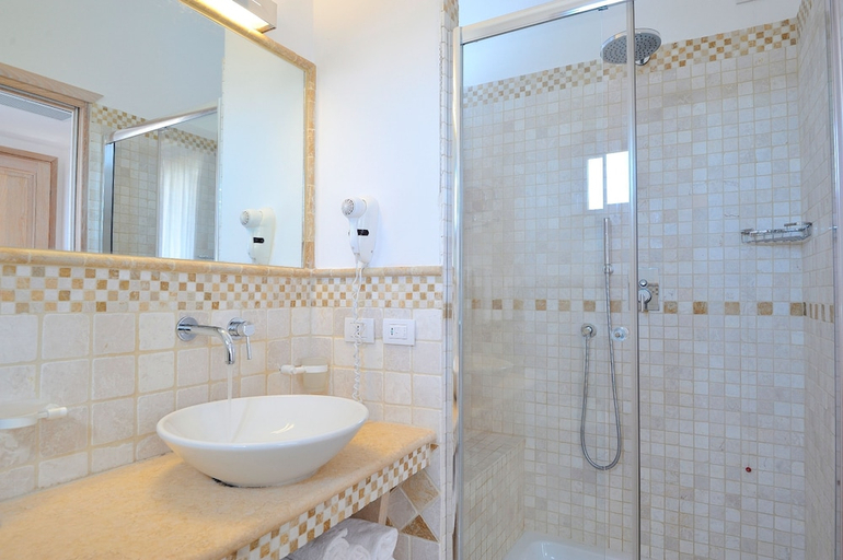 Bathroom 4, Janna e Sole, Nuoro