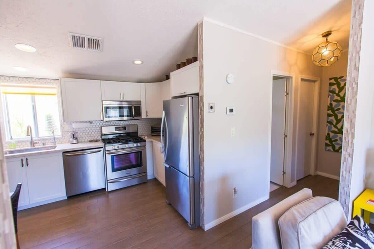 Room 5, @ Marbella Lane - 10 Acres Oasis Desert Retreat!, San Bernardino