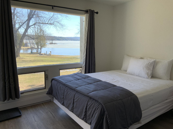 Bedroom 3, Tally Ho Inn, Muskoka