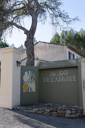 Exterior & Views 2, Logis Hostellerie De L'abbaye, Var