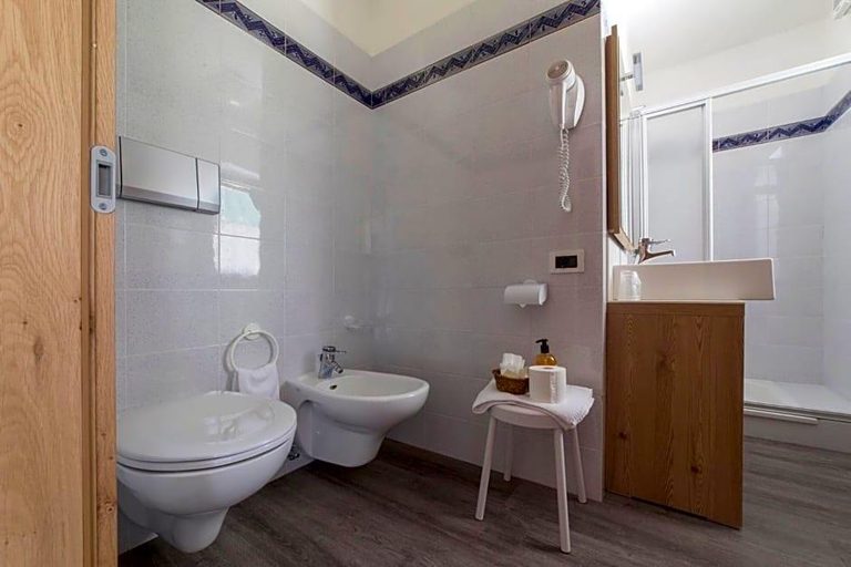 Bathroom 4, Hotel Ristorante Baita Dovich, Belluno