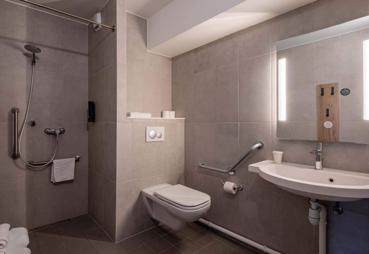 Bathroom 4, B&B HOTEL Evian Publier, Haute-Savoie