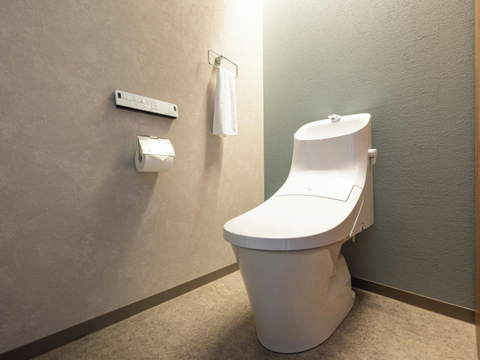 Bathroom 4, Lacer Okinawa Naha Miebashi, Naha