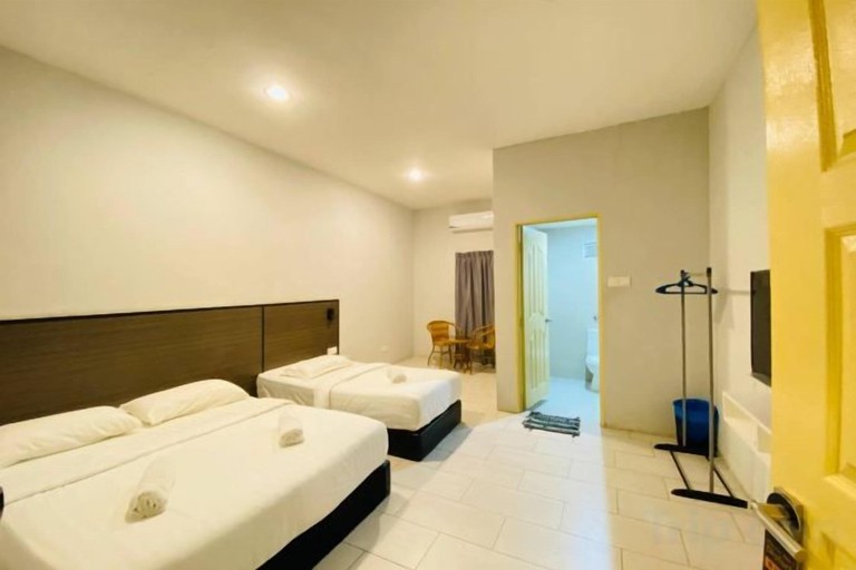 Bedroom 3, Luna Guesthouse, Semporna