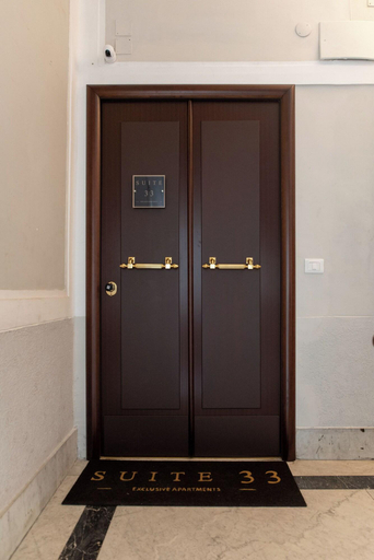 Exterior & Views 2, Suite 33, Napoli