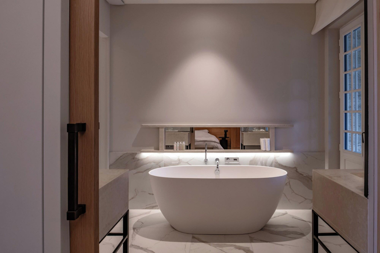 Bathroom 5, La Chartreuse de Dauzac, Gironde