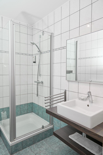 Bathroom 3, De Statie, Antwerpen