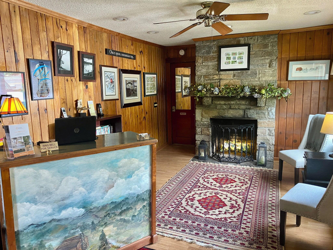 Public Area, Mountainaire Inn and Log Cabins, Watauga