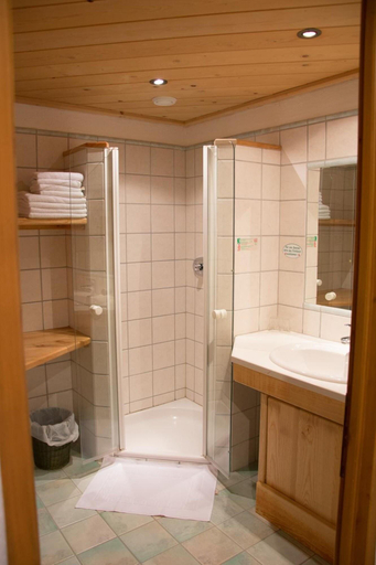 Bathroom 4, Hochberghaus, Gmunden
