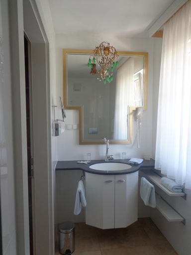 Bathroom 4, Hans Mauracher Schlv Ssl, Graz