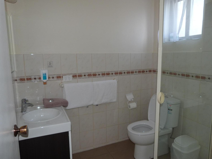 Bathroom 3, Fullarton Motor Lodge, Adelaide