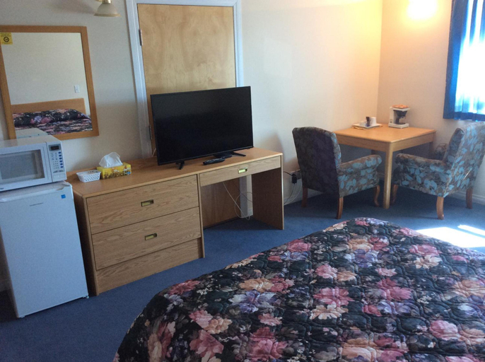 Bedroom 3, Rainbow Motel, Division No. 8