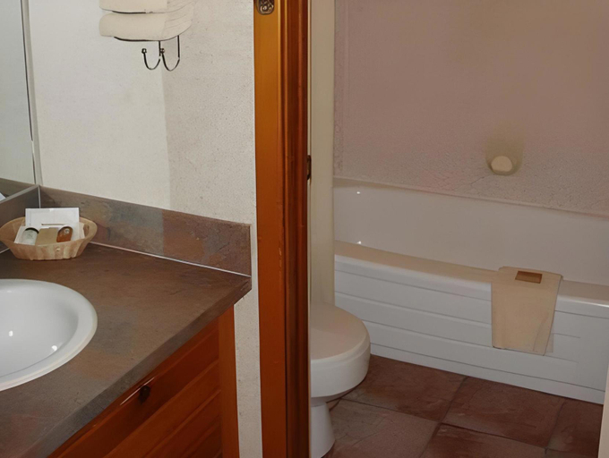 Bathroom 3, The Crossing, Division No. 15