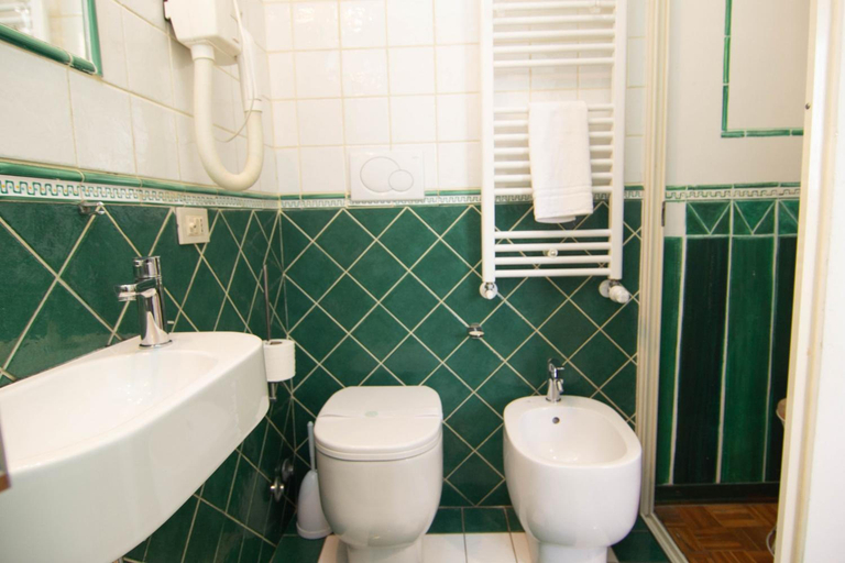 Bathroom 3, B B Dei Cavalieri, Pisa