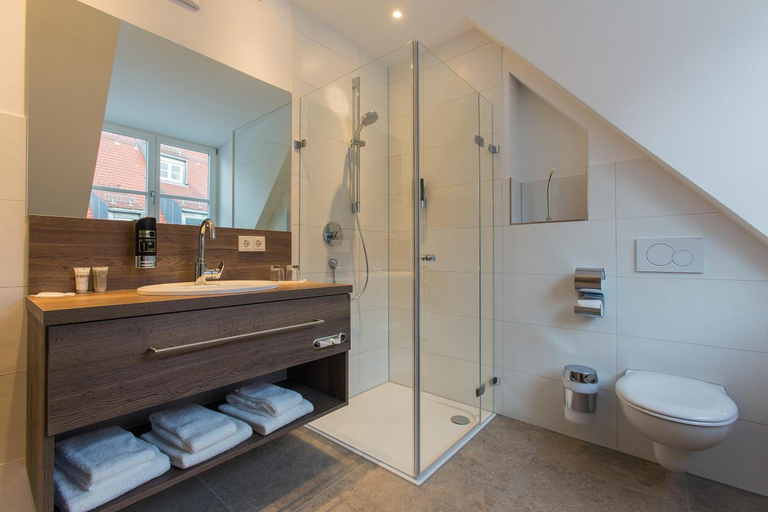 Bathroom 3, Hotel Am Schrannenplatz, Memmingen
