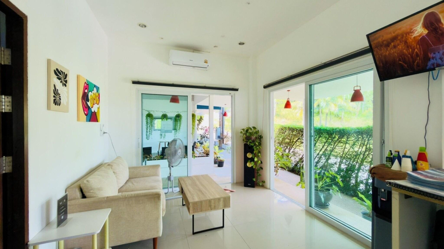 Public Area, Naiwok Hills, Ko Phangan