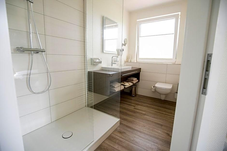 Bathroom 3, Hotel Am Tiergarten, Borken
