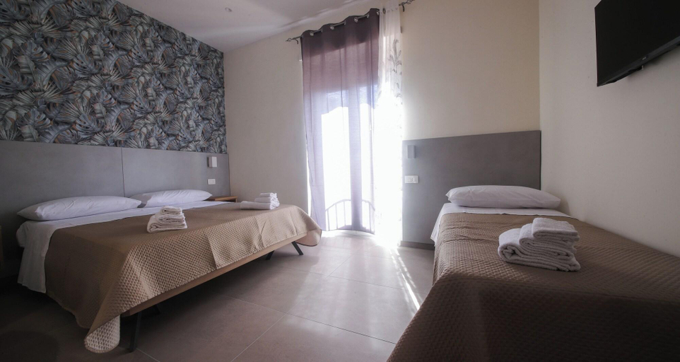 Bedroom 3, Dimora Savoia, Napoli