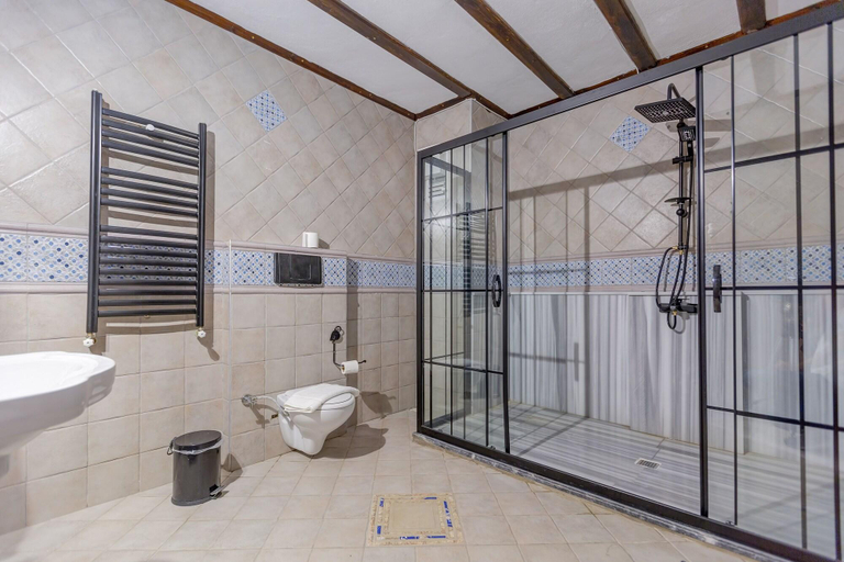 Bathroom 5, Papazlikhan Hotel, Edremit