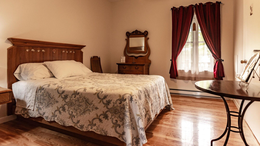 Bedroom 2, Auberge Akamaraska, Kamouraska