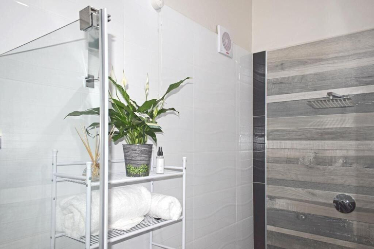 Bathroom 4, Dei Gratia Guesthouse, eThekwini