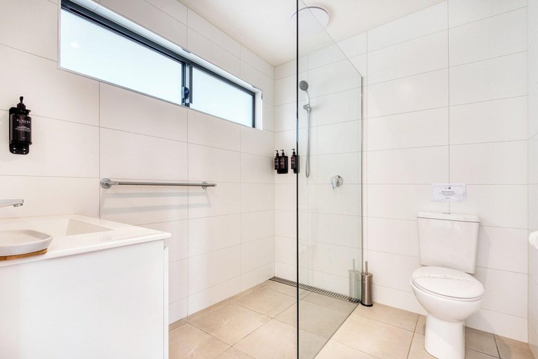 Bathroom 4, Inverloch Motel, Bass Coast  Bal