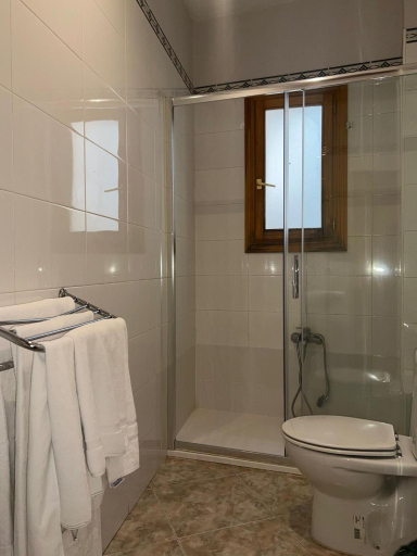 Bathroom 5, San Miguel, Segovia