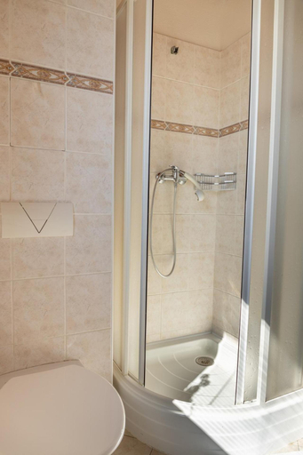 Bathroom 3, Hotel Kanarek, Praha 15